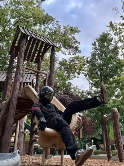 장난꾸러기 바이커 소년들: 생생한 성격 특성을 갖춘 사용자 정의 가능한 AI 여자친구/남자친구 아바타	