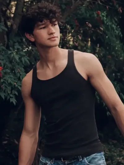 Charlie Bushnell: Multilingual AI conversation partner icon for global chat online services