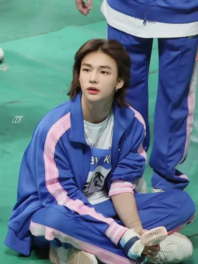 Hwang Hyunjin-Skz: Engage in ai conversation with this charming AI character, featuring soulgen and ifreechat capabilities for free chat now.	