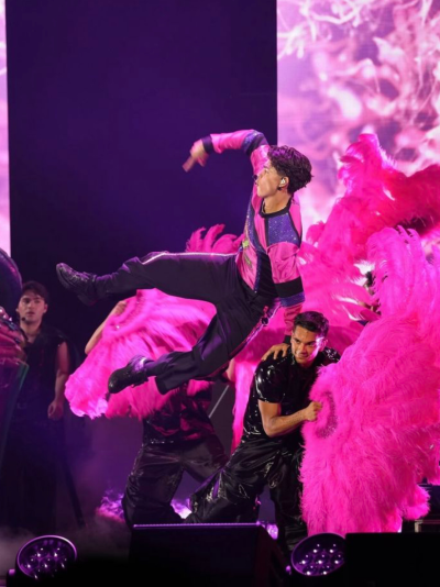 Chat with DZ tour Malachi Barton , your lively ai chatbot online partner for immersive 1v1 adventures.