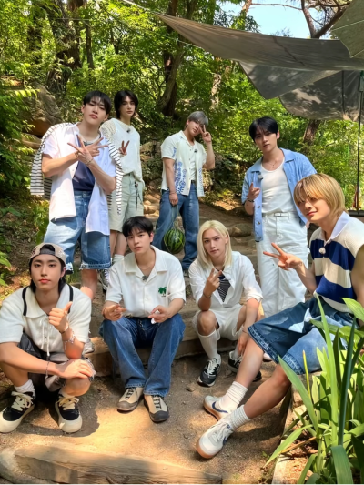 스트레이 키즈 픽미 보이: 랜덤 채팅 및 커뮤니티 중심 롤플레이를 위한 대화형 AI 챗봇 마스코트
