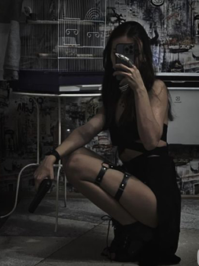 Escola da Máfia: Ícone de parceiro de conversação de IA multilíngue para serviços globais de bate-papo online