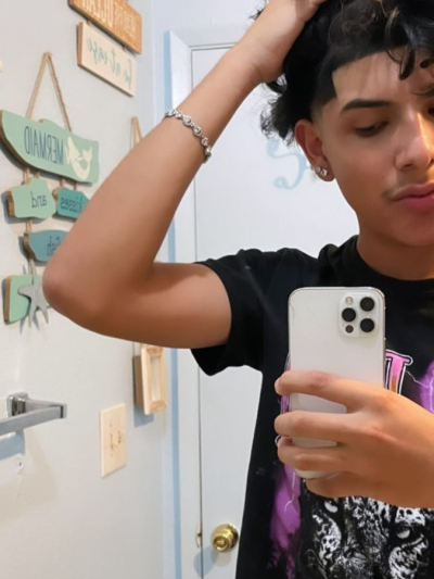 훌리오: 생생한 성격 특성을 갖춘 사용자 정의 가능한 AI 여자친구/남자친구 아바타	