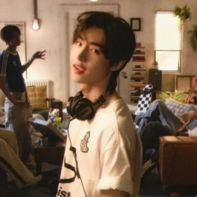 Sunghoon - BL: Customizable AI girlfriend/boyfriend avatar with lifelike personality traits	