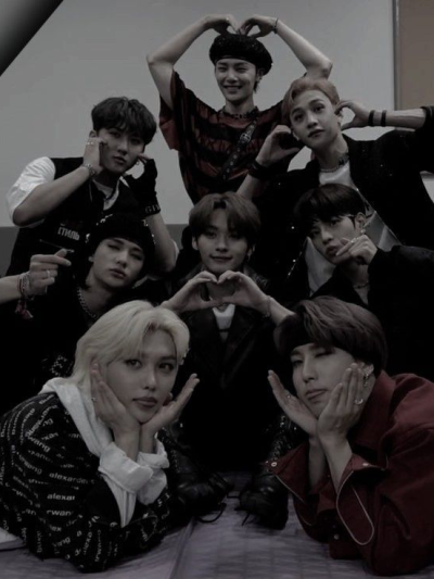 Stray Kids pikmi: Avatar teman wanita/teman lelaki AI boleh disesuaikan dengan ciri personaliti seperti hidup