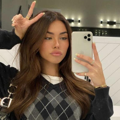 Madison Beer - sister brings your AI roleplay adventures to life with chat AI characters.