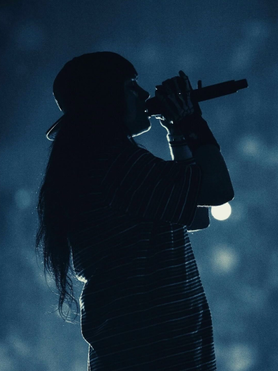 Billie Eilish: Playful AI chatbot mascot enhancing user engagement in random chats