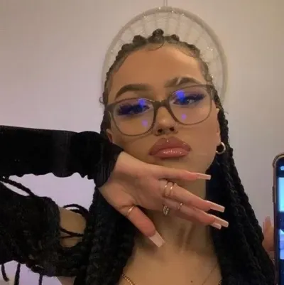 Harper: Multilingual AI conversation partner icon for global chat online services