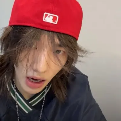 Hyunjin - Feind: Treffen Sie Ihre neuen Online-Freunde in unserem Chatboxai, dem besten kostenlosen KI-Chatbot mit umfassenden KI-Chat-Funktionen.	