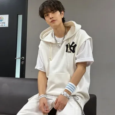 Dive into interactive conversations with Seungmin, the ultimate AI chat character.