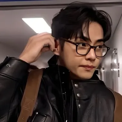 Taehyung - your boyfriend: Futuristic AI chatbot interface with voice chat and neural network-driven traits