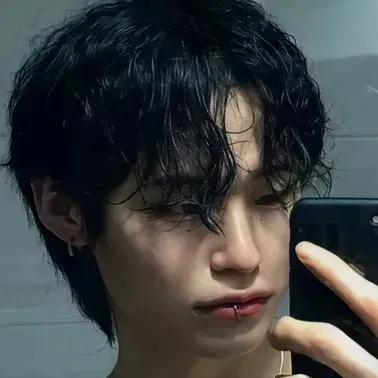 Feeling adventurous? Meet Alex, a lively AI chat character companion for roleplay.