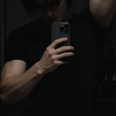 Chồng Damian: Gặp gỡ nhân vật chính trong thế giới AI của chúng tôi, với danh sách đặc điểm nhân vật và khả năng trò chuyện bằng AI.	