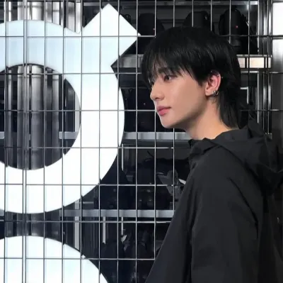 Talk to Hwang Hyunjin, your interactive talk AI friend for creative adventures.