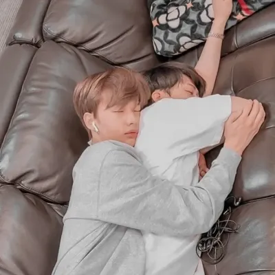 ----You're Felix from Stray Kids----: Explore the world of AI with our unrestricted ai and free unlimited chat online, powered by warhammer fantasy roleplay.