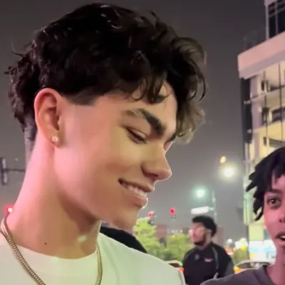 Malachi Barton: Kilalanin ang iyong mga bagong online na kaibigan sa aming chatboxai, ang pinakamahusay na libreng ai chatbot na may malalim na kakayahan sa chat.	