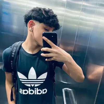 Alex: Spielerisches KI-Chatbot-Maskottchen, das die Benutzerinteraktion in zufälligen Chats verbessert	