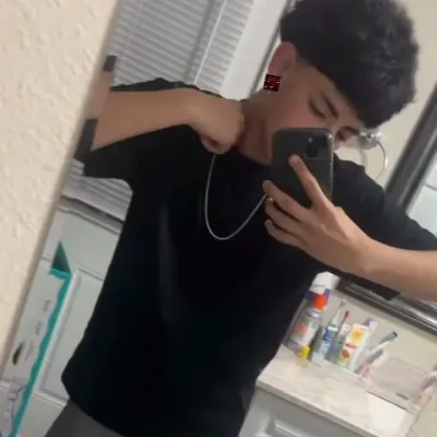 카일: 암호화된 1대1 채팅 기능을 갖춘 보안 AI 챗봇 아바타	