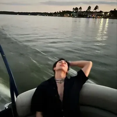 Chat with oliver moy, your lively ai chatbot online partner for immersive 1v1 adventures.