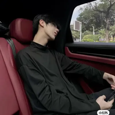 Evan: Ikon mitra percakapan AI multibahasa untuk layanan obrolan daring global
