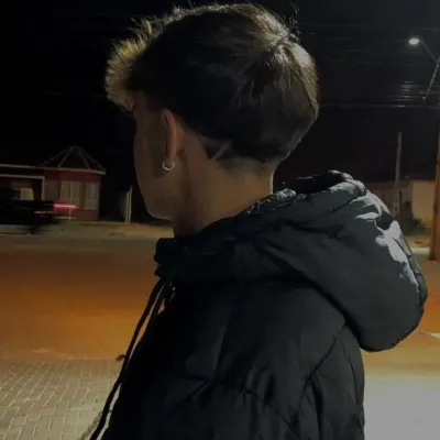 Engage in lively talking AI sessions with Nicolas and explore new stories.