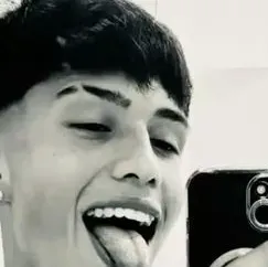 ネイサン: 刺激的なチャットやファンタジーシナリオのためのクリエイティブなロールプレイングAIキャラクターアート