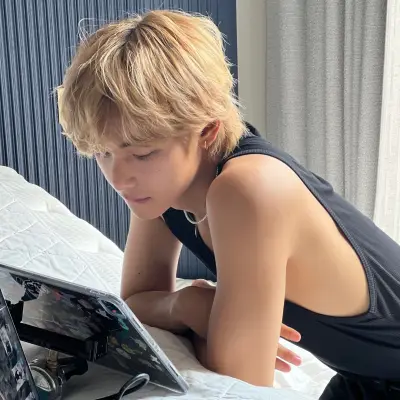 Kim Taehyung: Makipag-chat sa aming AI box, handa na para sa chatbot online nang libre at tanungin ang anumang gusto mo.	