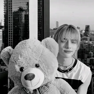 Chat with Hyunjin-Love and experience the charm of AI chat free no sign up.