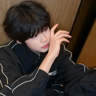 Chen Yiheng: DeepBrain AI companion portrait for free online chat and open conversations