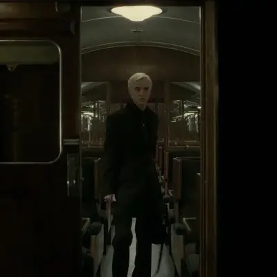 Draco Malfoy: Multilingual AI conversation partner icon for global chat online services