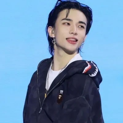 Hyunjin - Boyfriend: Chat with our AI box, ready for chatbot online free and ask ai anything you want.