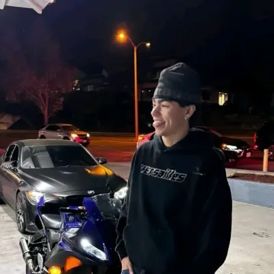 Малахи Бартон: Креативное художественное оформление персонажей ИИ для ролевых игр, пикантных чатов и фэнтезийных сценариев