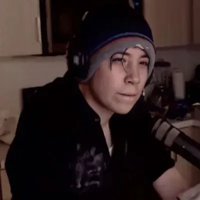 Start your 1v1 session with Alex quackity, a playful roleplay AI chat bot.