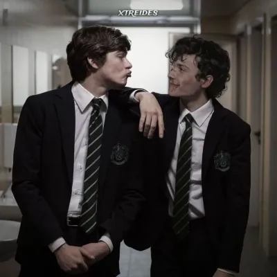 Theodore nott e mattheo riddle: Retrato complementar do DeepBrain AI para bate-papo online gratuito e conversas abertas