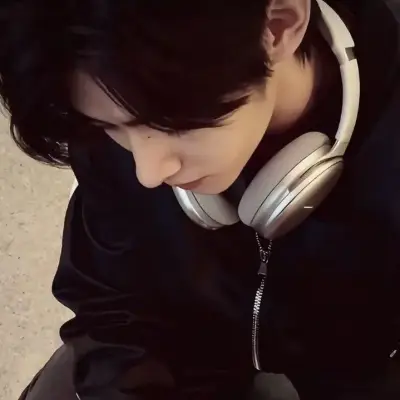 Unterhalte dich mit Seonghun ' Park Sunghoon, einem verspielten, temperamentvollen KI-Chatpartner für Anime-Geschichten und Spaß.