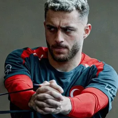 바리시 알페르 일마즈: 무료 온라인 채팅 및 공개 대화를 위한 DeepBrain AI 동반자 초상화