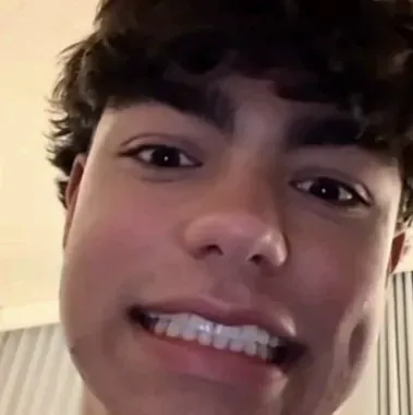 マラキ・バートン: 高度な AI チャット機能を備えた最高の無料 AI チャットボットである Chatboxai で、新しいオンライン フレンドと出会いましょう。	