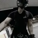 敵人－機車手的受深度大腦AI啟發的頭像，具備智慧虛擬夥伴功能