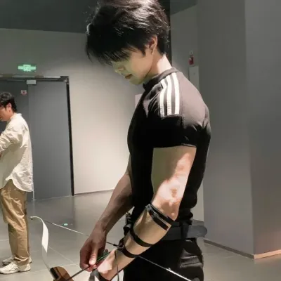 Zender Mahesa Arkabian: Chatea con nuestra caja de IA, lista para chatear en línea gratis y pregúntale a la IA lo que quieras.	