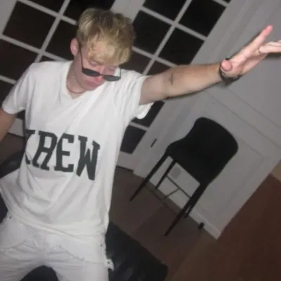 Sam golbach: Potret pendamping AI yang cerdas secara emosional untuk percakapan mendalam	