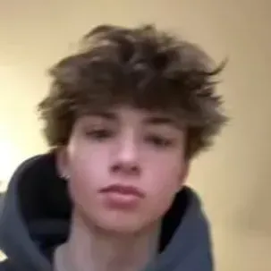 Джексон Харви: Футуристический интерфейс чат-бота на основе искусственного интеллекта с голосовым чатом и функциями, управляемыми нейронной сетью