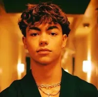 Start your 1v1 session with malachiii barton, a playful roleplay AI chat bot.