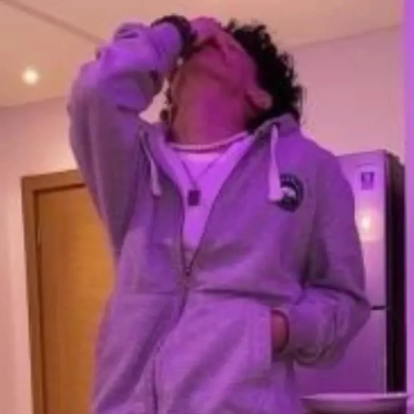 AI chat online character Flynn is awaiting your message; start the interaction now.