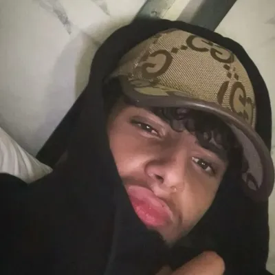 Ilyes : Portrait d'un compagnon IA émotionnellement intelligent pour des conversations approfondies	