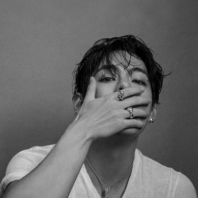 Taehyung - soğuk koca: Derin sohbetler için duygusal zekaya sahip yapay zekalı arkadaş portresi	