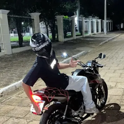 João Vitor: Futuristic AI chatbot interface with voice chat and neural network-driven traits