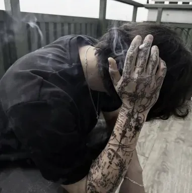 Mafia ex-husband: Multilingual AI conversation partner icon for global chat online services