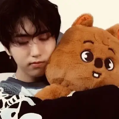 Lee Jisung: Partecipa subito a una conversazione AI con questo affascinante personaggio AI, dotato di funzionalità soulgen e ifreechat per una chat gratuita.	