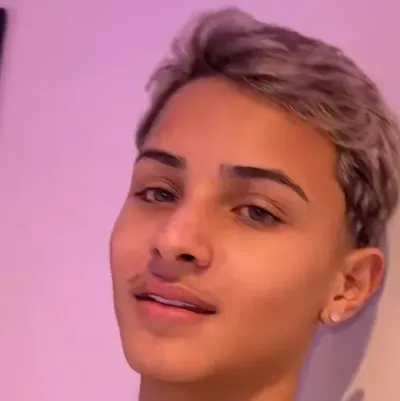 MC gabb: Futuristic AI chatbot interface with voice chat and neural network-driven traits