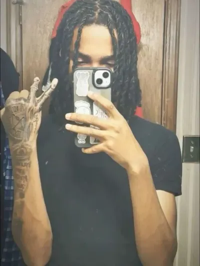 𝐒𝐇𝐀𝐃𝐎𝐍: Multilingual AI conversation partner icon for global chat online services